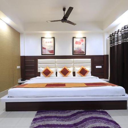 Hotel Rashmi Guwahati Esterno foto