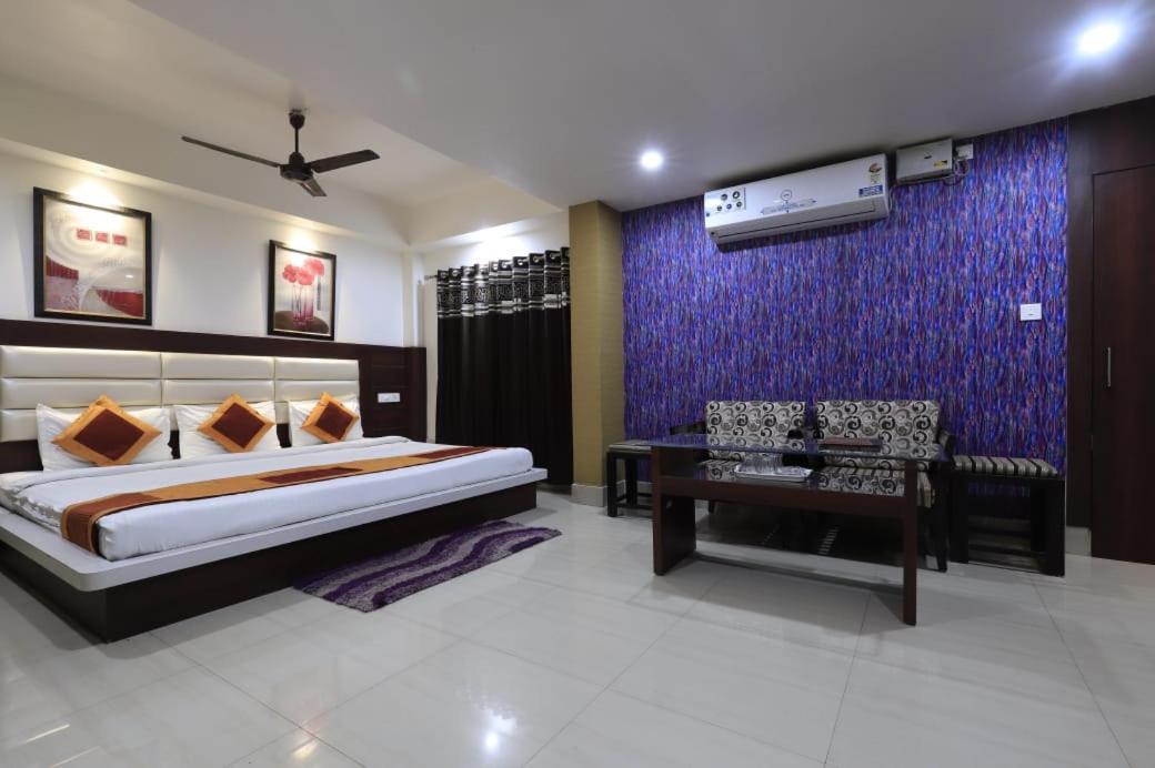 Hotel Rashmi Guwahati Esterno foto