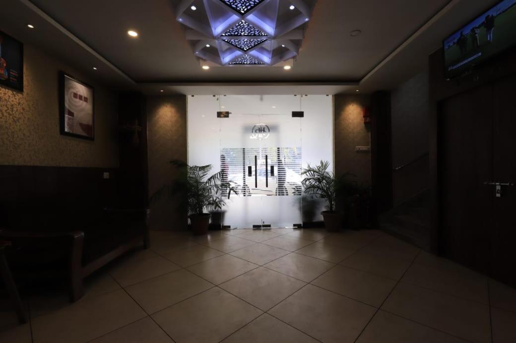 Hotel Rashmi Guwahati Esterno foto