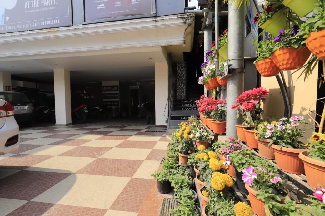 Hotel Rashmi Guwahati Esterno foto