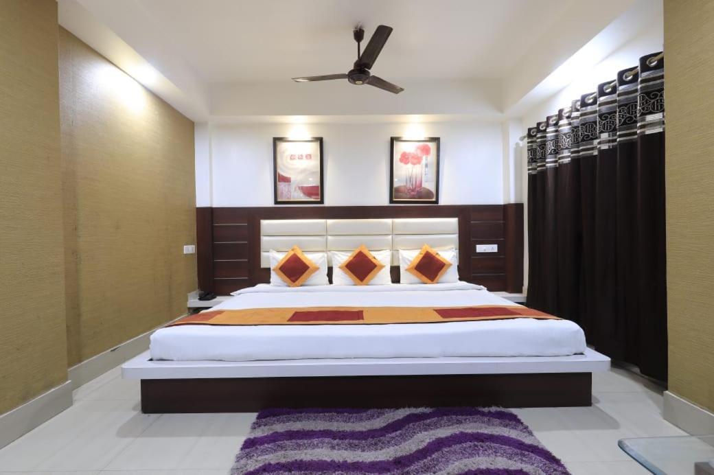 Hotel Rashmi Guwahati Esterno foto