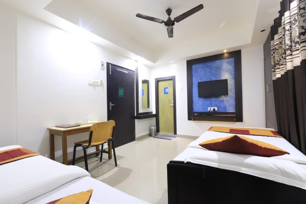 Hotel Rashmi Guwahati Esterno foto