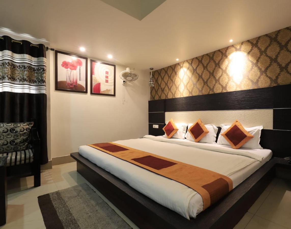 Hotel Rashmi Guwahati Esterno foto